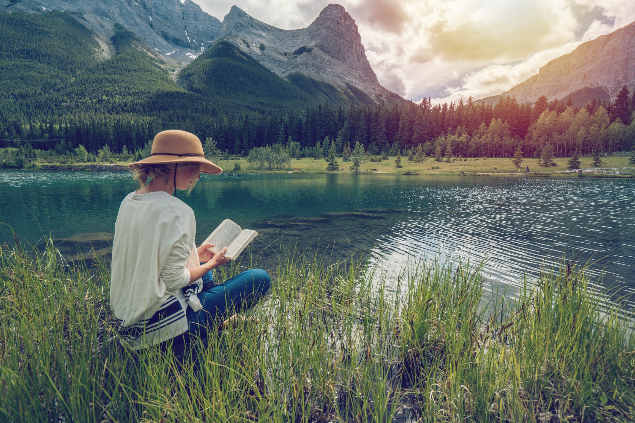 8 Inspirational Books for Women Who Like to Travel Sustainably