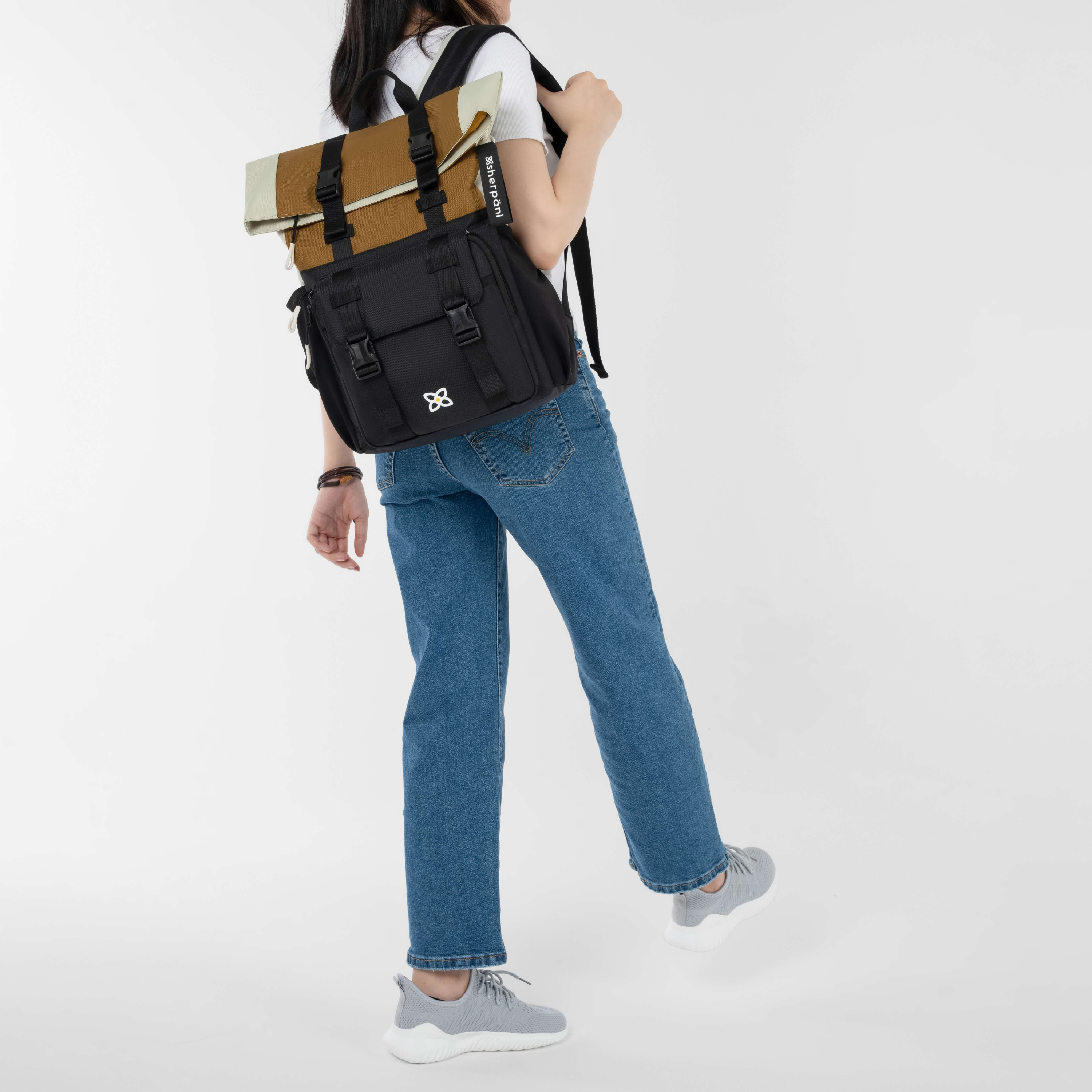Back view of a model wearing the Sedona in Elmwood as a one shoulder backpack. 