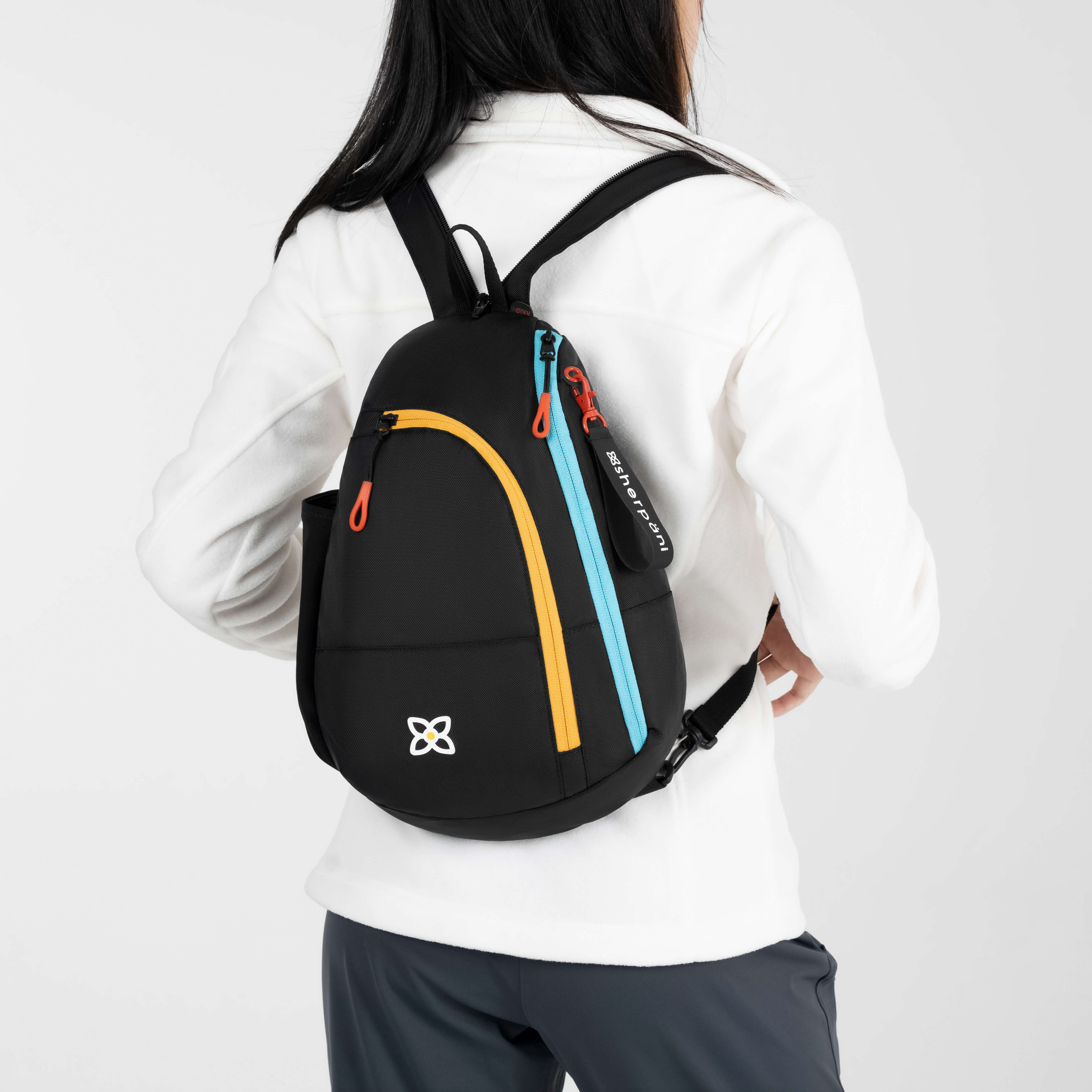A model wearing the Wayfarer in Chromatic as a two strap backpack. 