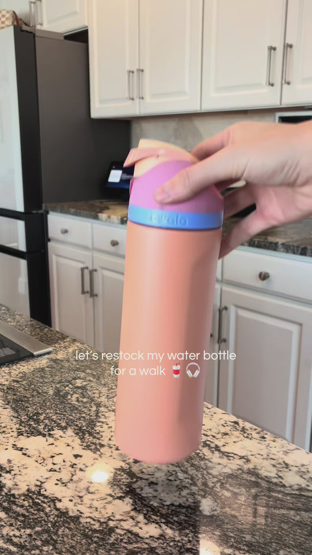 The perfect walk accessory 🚶‍♀️💧 #waterbottle #waterbottleholder #waterbottlebag 