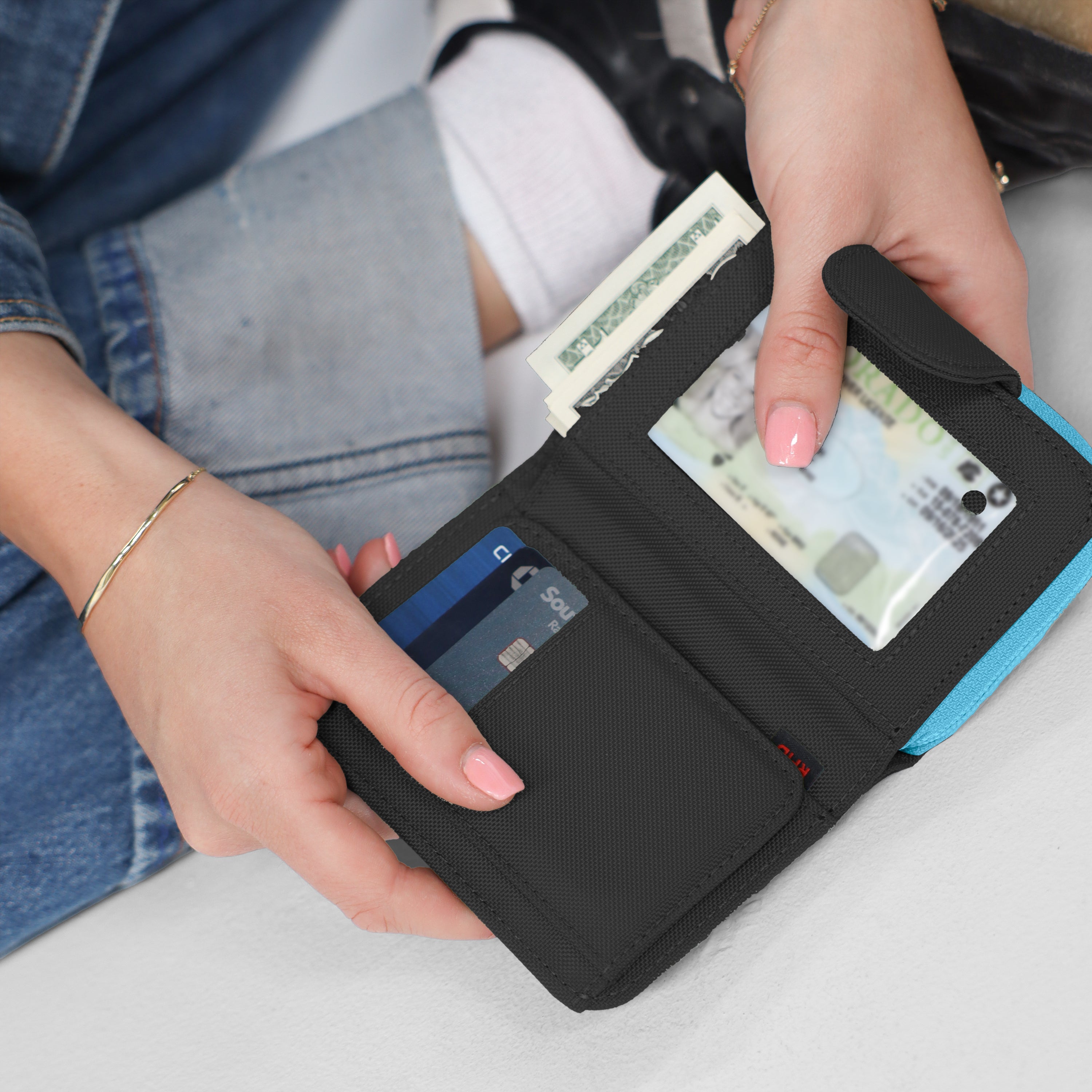 Black RFID Small Zip Wallet| Sherpani Barcelona Black RFID Small Zip Wallet| Sherpani Barcelona